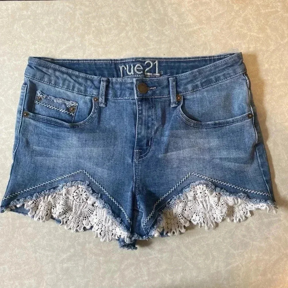 Rue 21 Denim Cutoff Jean Shorts with Cream Lace Crochet Accent‎ Size 9-10 - Picture 1 of 12